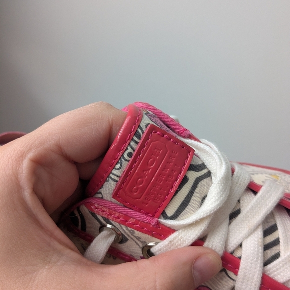 Coach Y2K Sneakers Barrett Poppy Graffiti Heart w Hot pink trim - Size 8.5 - Picture 7 of 8
